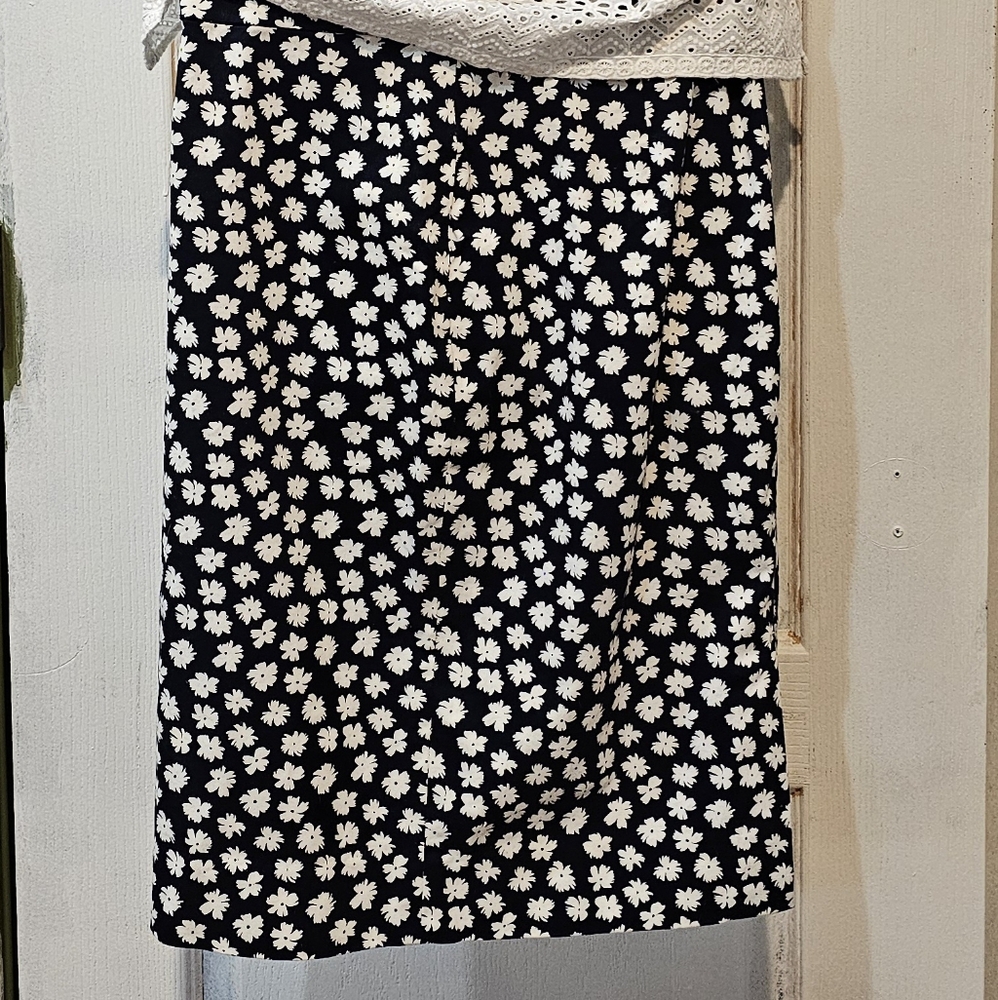 EUC J. CREW NO. 2 FLORAL SKIRT - Picture 2 of 4
